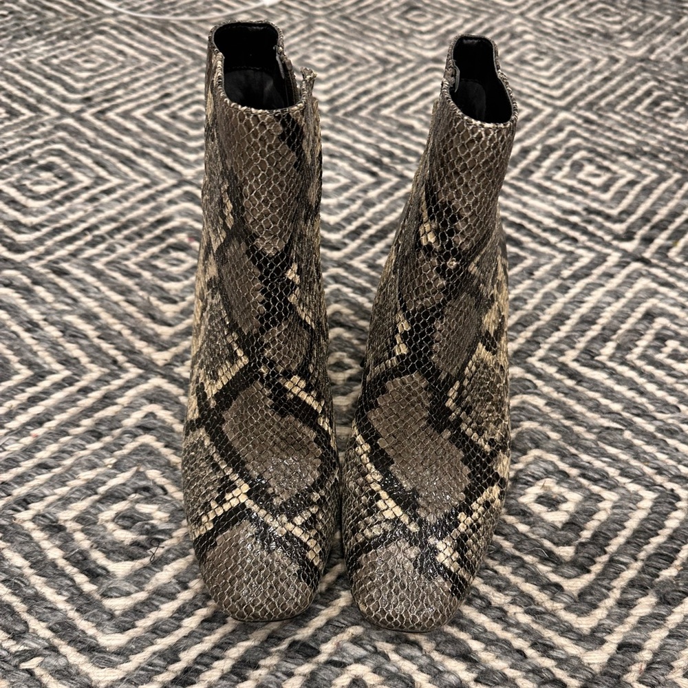 Circus by Sam Edelman Gray and Black Ankle Booties